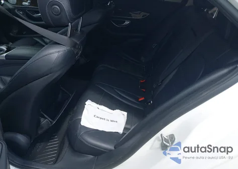 2015 Mercedes-Benz C 300 4Matic/Luxury 4Matic/Sport 4Matic z USA, uszkodzony, nr VIN 55SWF4KB1FU031801